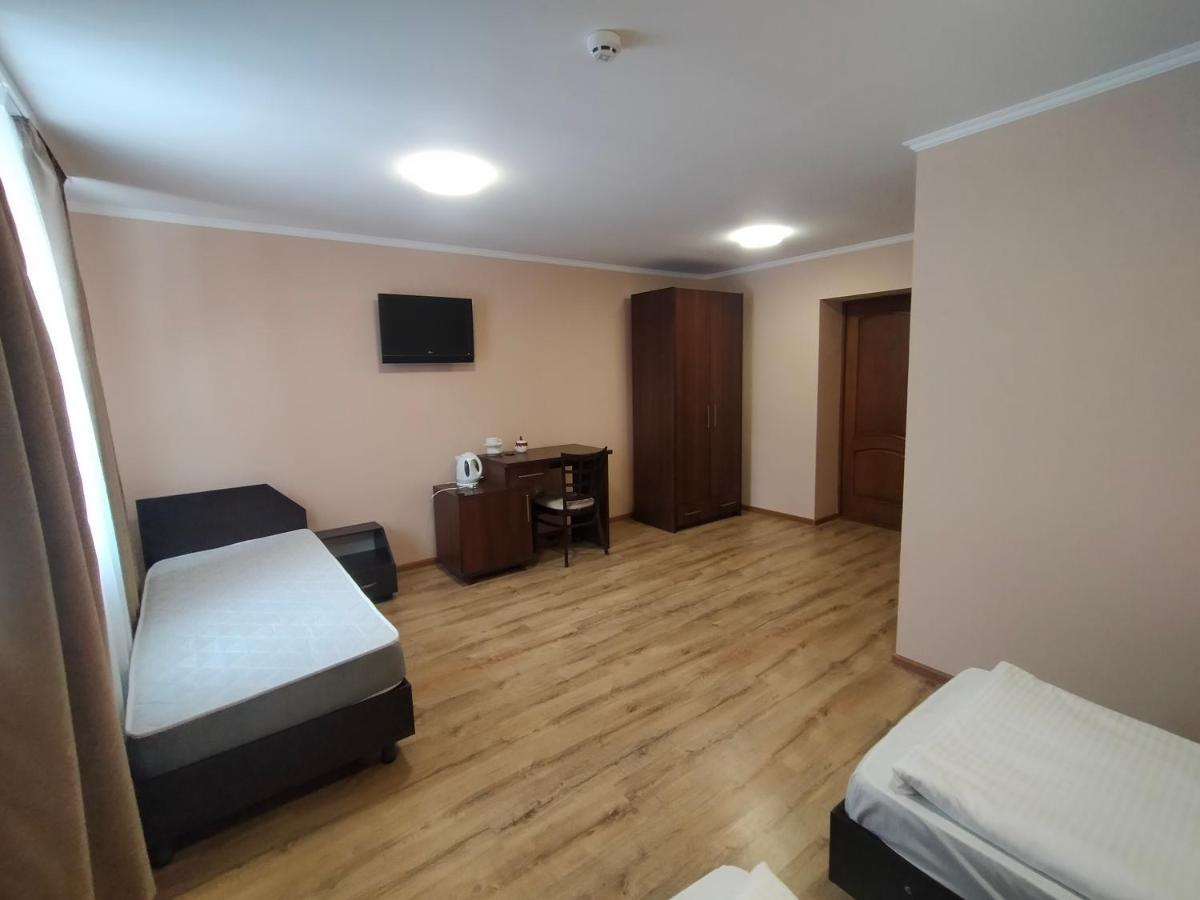 Латориця Hotell Suskovo Exteriör bild