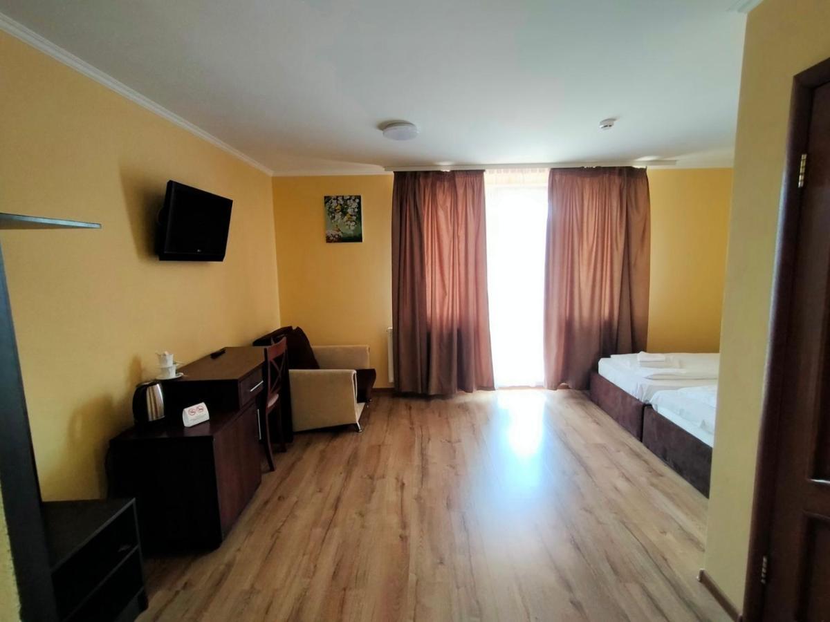 Латориця Hotell Suskovo Exteriör bild
