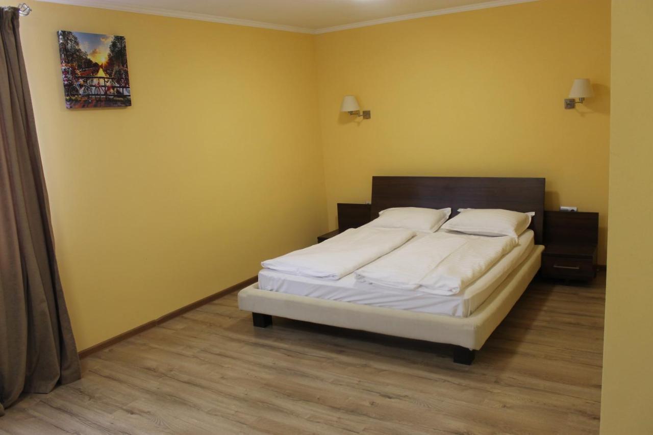 Латориця Hotell Suskovo Exteriör bild