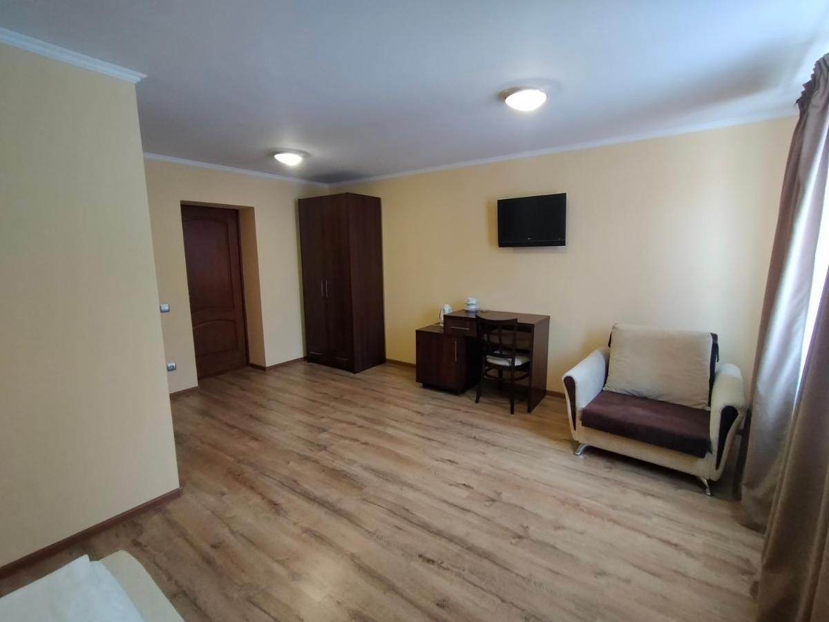 Латориця Hotell Suskovo Exteriör bild